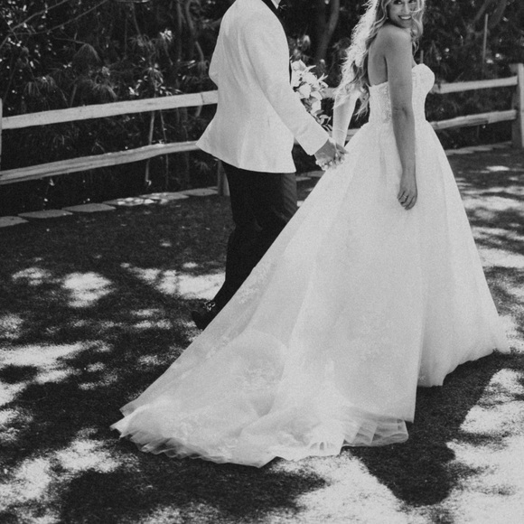 Wedding Dress & Veil - Picture 11 of 11